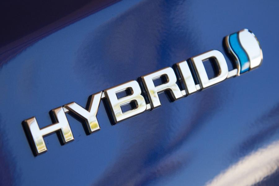  Toyota Camry Hybrid 2015 года  (US) (фото 25 из 28)